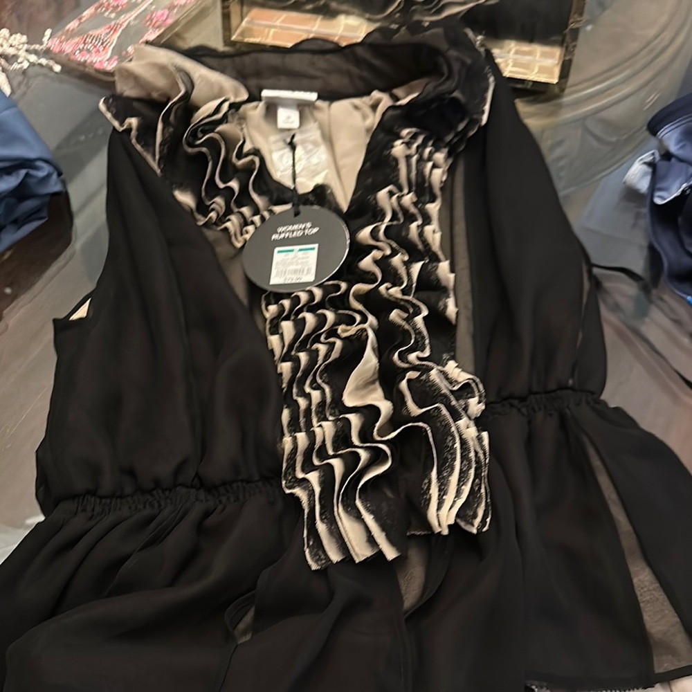 Black and Cream Ruffled Blouse top Neumann Marcus Robert Rodriguez M